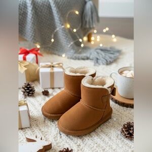 Bearpaw Girl Warm Boots Size 8 little girl 
Gentle used